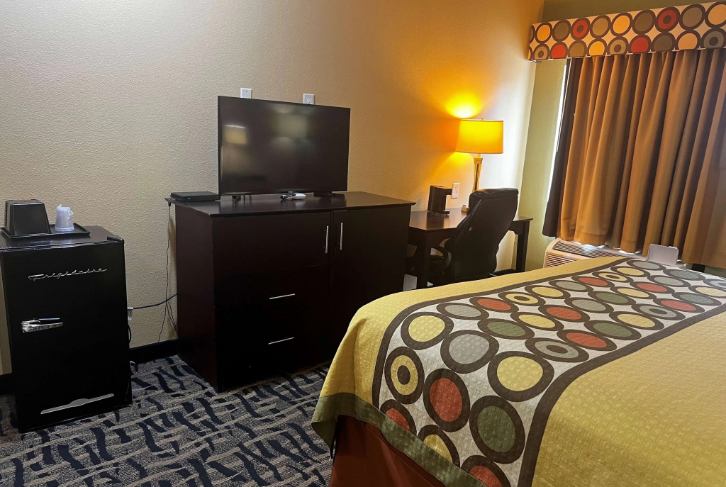 photo 1 of Super 8 by Wyndham Pasadena