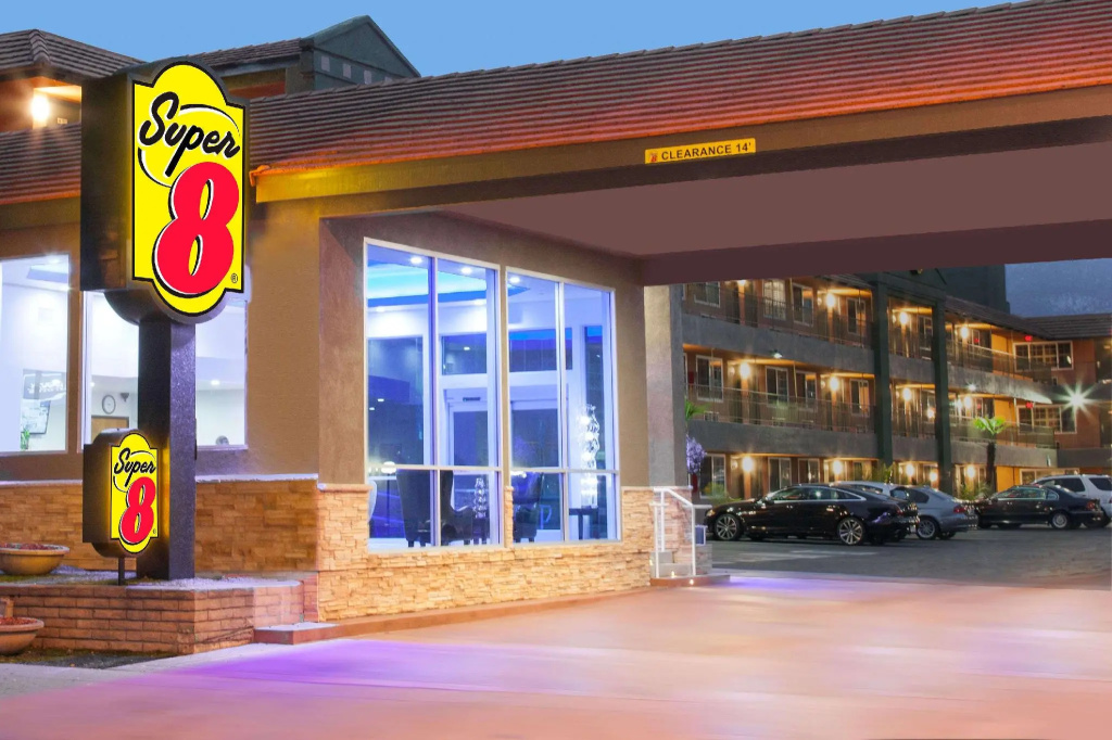 photo 1 of Motel 6 Pasadena, CA – Old Town Pasadena Area