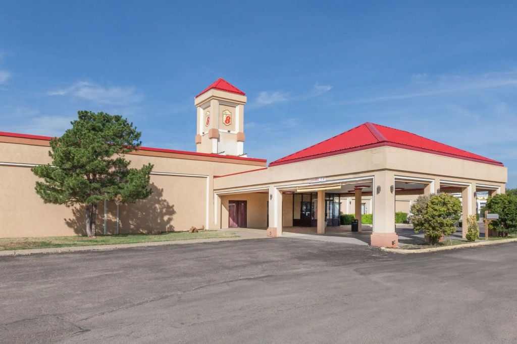 photo 1 of Super 8 by Wyndham Plainview