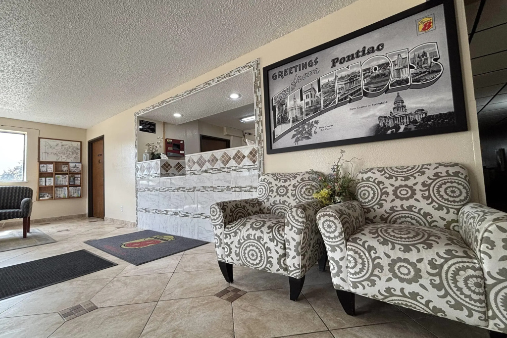 photo 1 of Super 8 by Wyndham Pontiac
