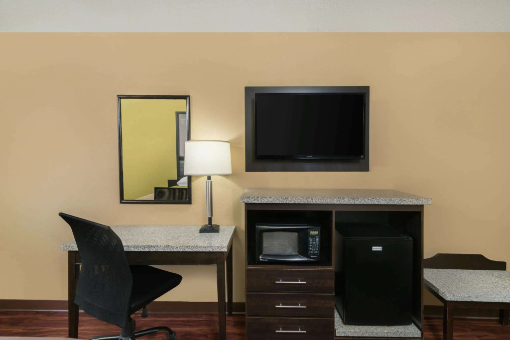 photo 1 of Super 8 by Wyndham Raleigh North East