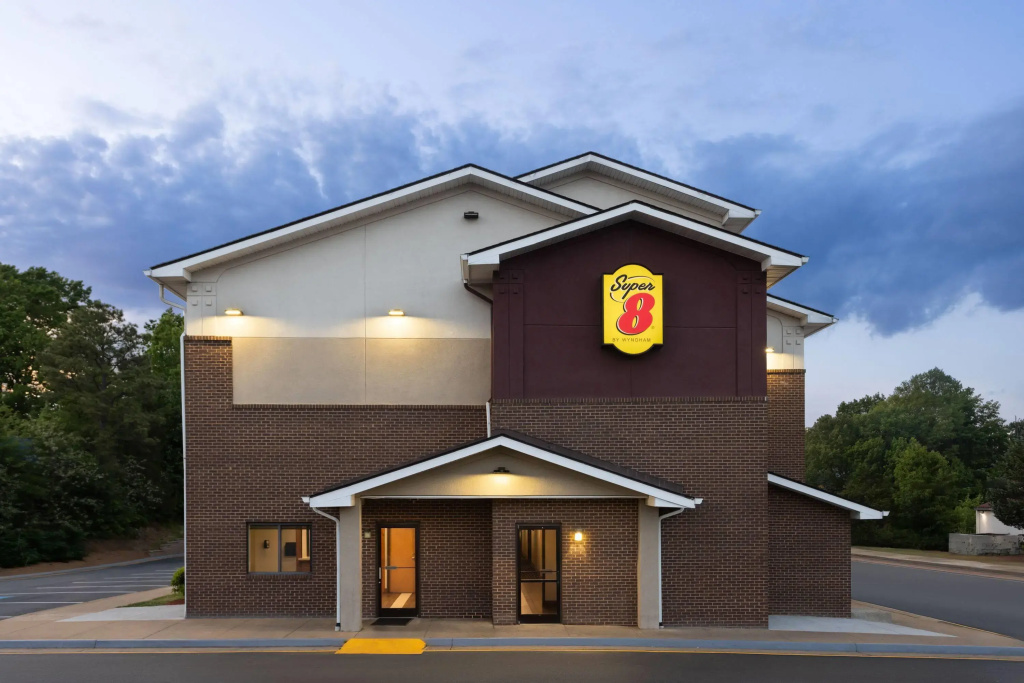 photo 1 of Super 8 by Wyndham Richmond Midlothian Turnpike