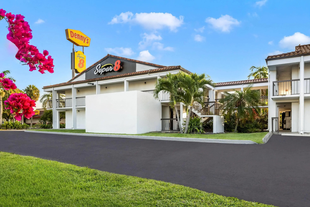 photo 1 of Super 8 by Wyndham Riviera Beach West Palm Beach