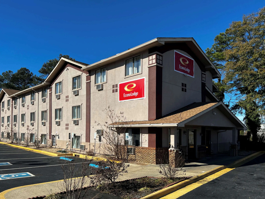 photo 1 of Econo Lodge Spring Lake near Fort Bragg