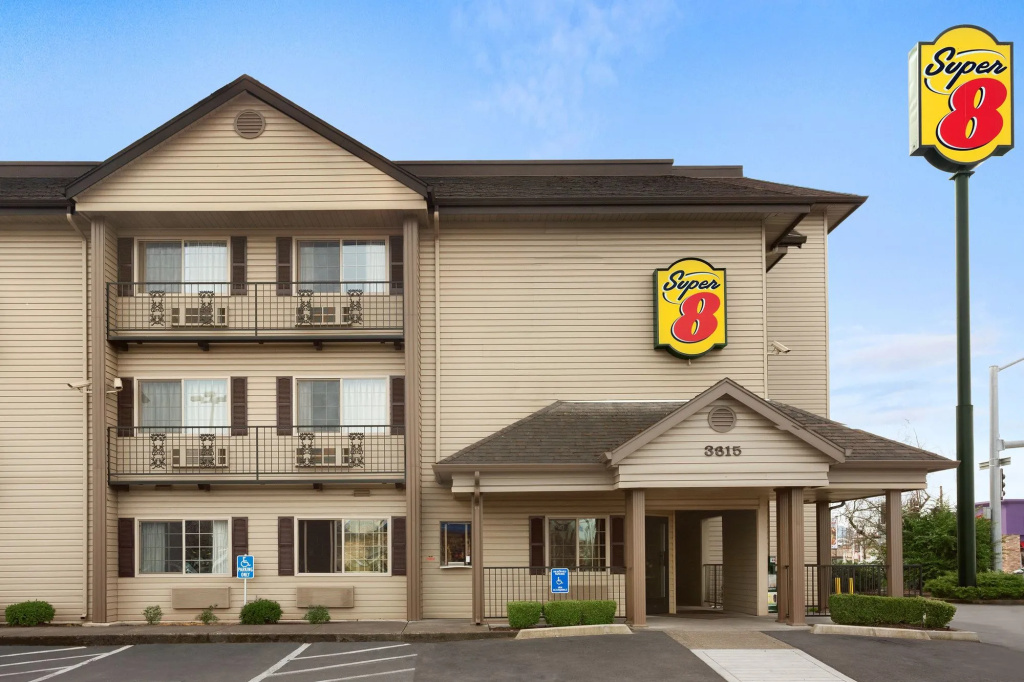photo 1 of Gateway Inn & Suites