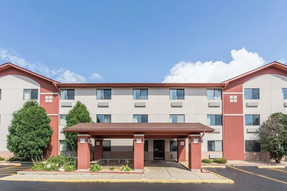 photo 1 of Super 8 St. Charles