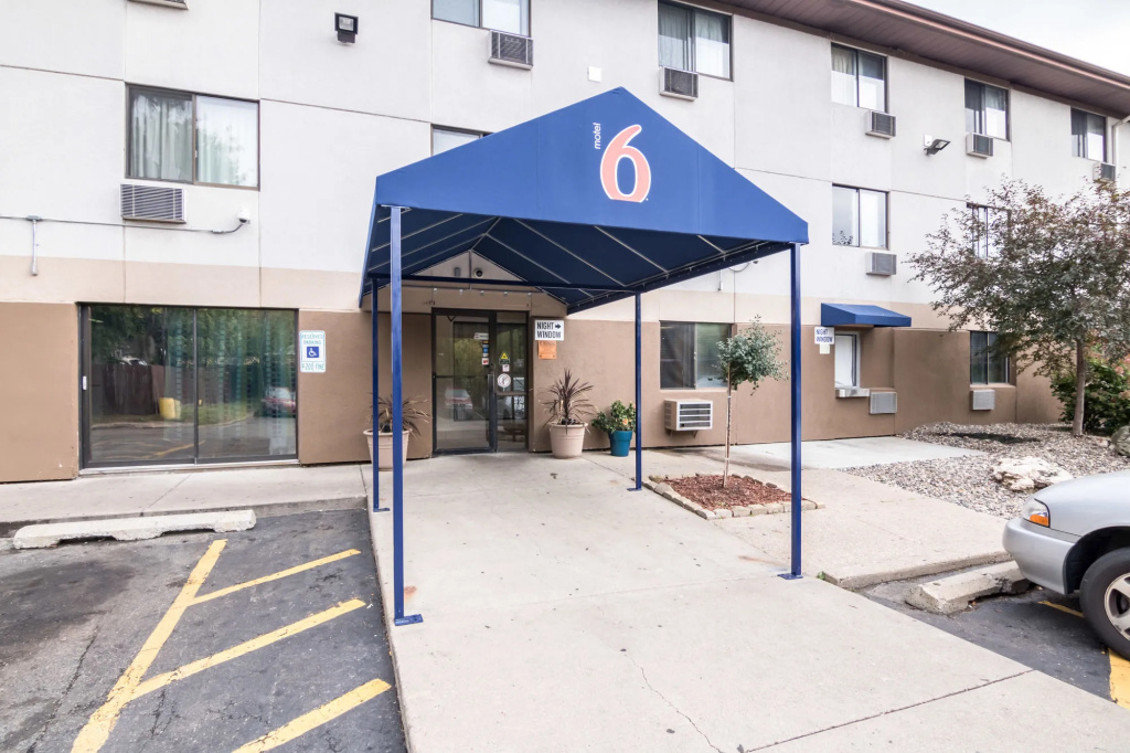 photo 1 of Motel 6 Saint Paul, MN - I-94