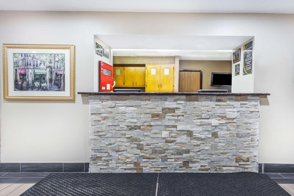photo 1 of Super 8 by Wyndham Sterling Heights/Detroit Area