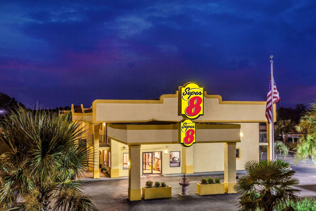 photo 1 of Super 8 by Wyndham Stockbridge