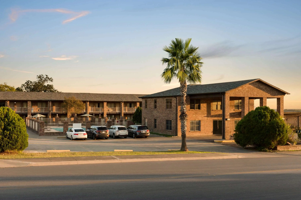 photo 1 of Super 8 by Wyndham Universal City