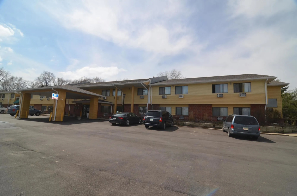 photo 1 of Super 8 By Wyndham Urbandale/Des Moines Area