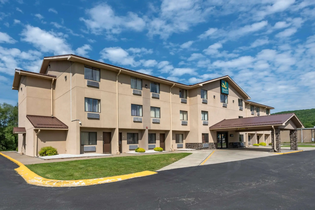 photo 1 of Quality Inn & Suites Warren