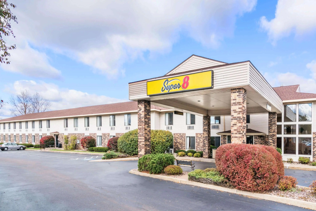 photo 1 of Super 8 by Wyndham Wausau