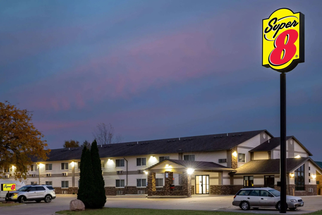 photo 1 of Super 8 by Wyndham Waverly