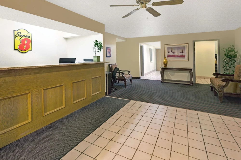 photo 1 of Super 8 Windsor