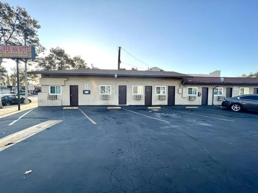 photo 1 of Super Inn