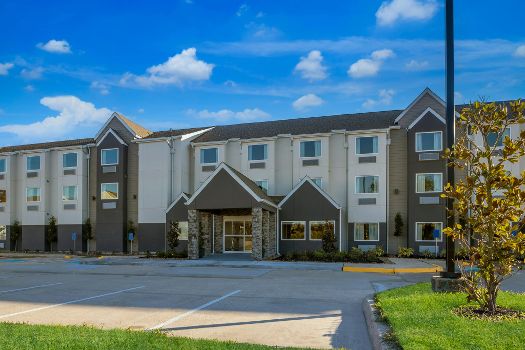 photo 1 of Red Roof Inn Sulphur