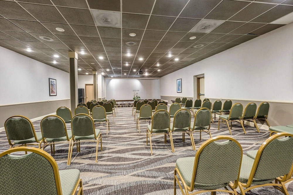 photo 1 of SureStay Hotel by BestWestern SeaTac Airport North