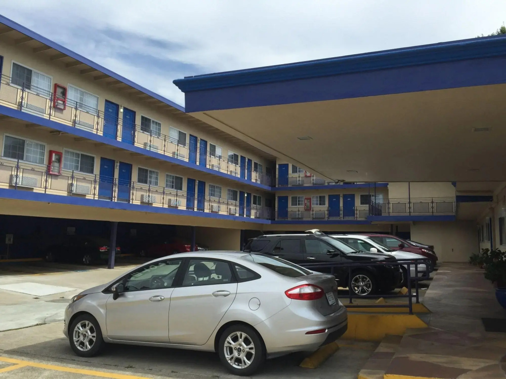 photo 1 of Surf Motel