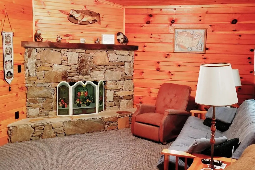 photo 1 of Tanglewood Motel and Log Cabins