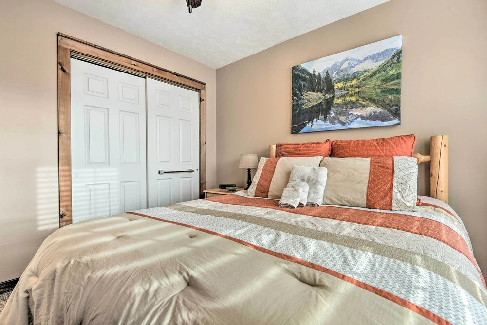 photo 1 of Tannersville Cozy Home w/ Deck, 1 Mi to Camelback!