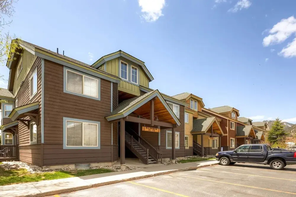 photo 1 of Tarn Landing  C-5 1 Bedroom Condo by RedAwning