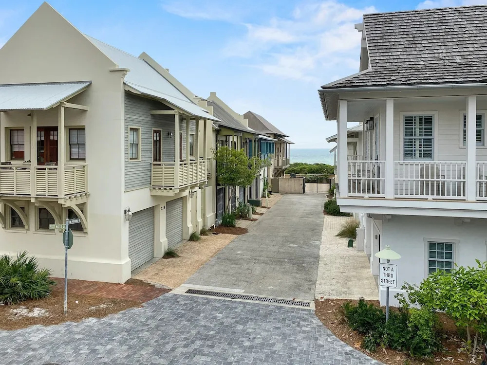photo 1 of The At Rosemary Carriage House 1 Bedroom Villa by Redawning