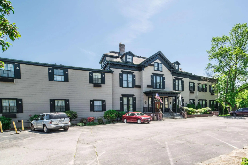 photo 1 of The Carriage House Inn Newport
