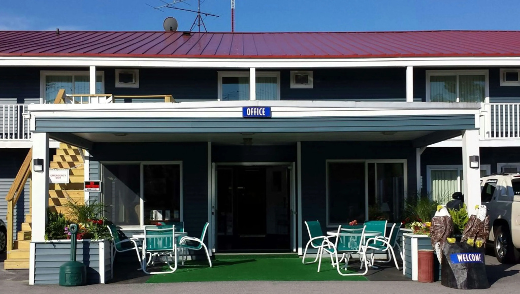 photo 1 of Colonial Inn Ellsworth