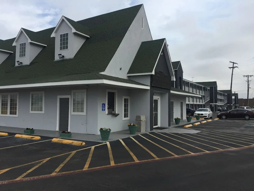 photo 1 of Crossroads Hotel & Suites