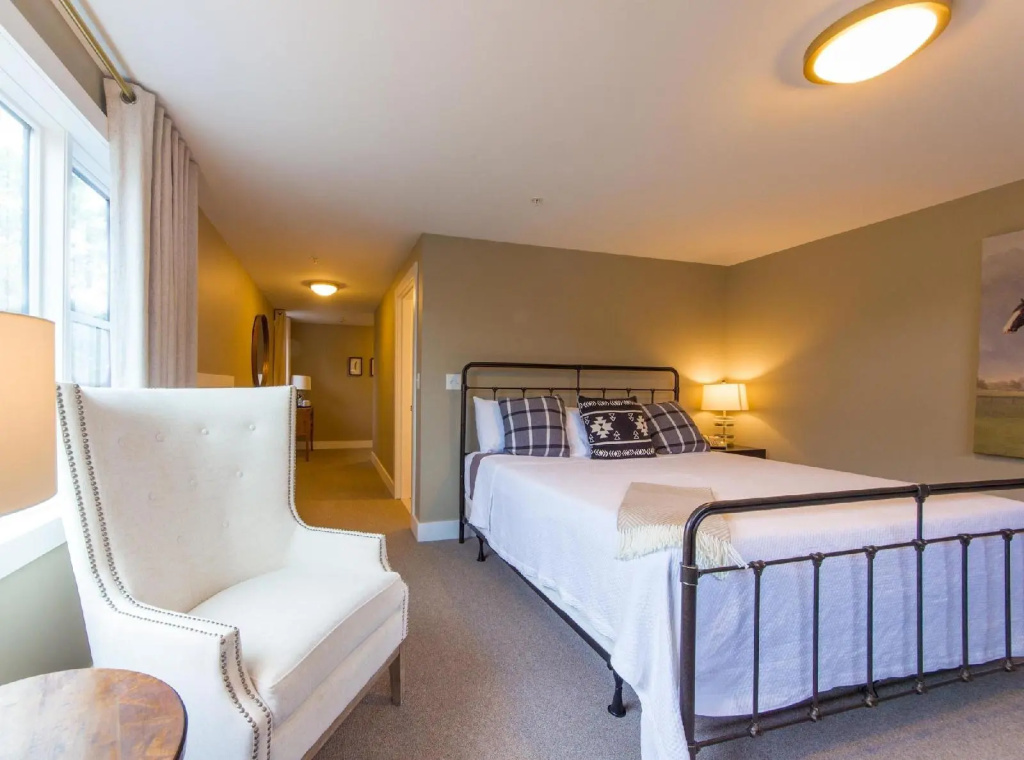 photo 1 of The Edgewood Inn