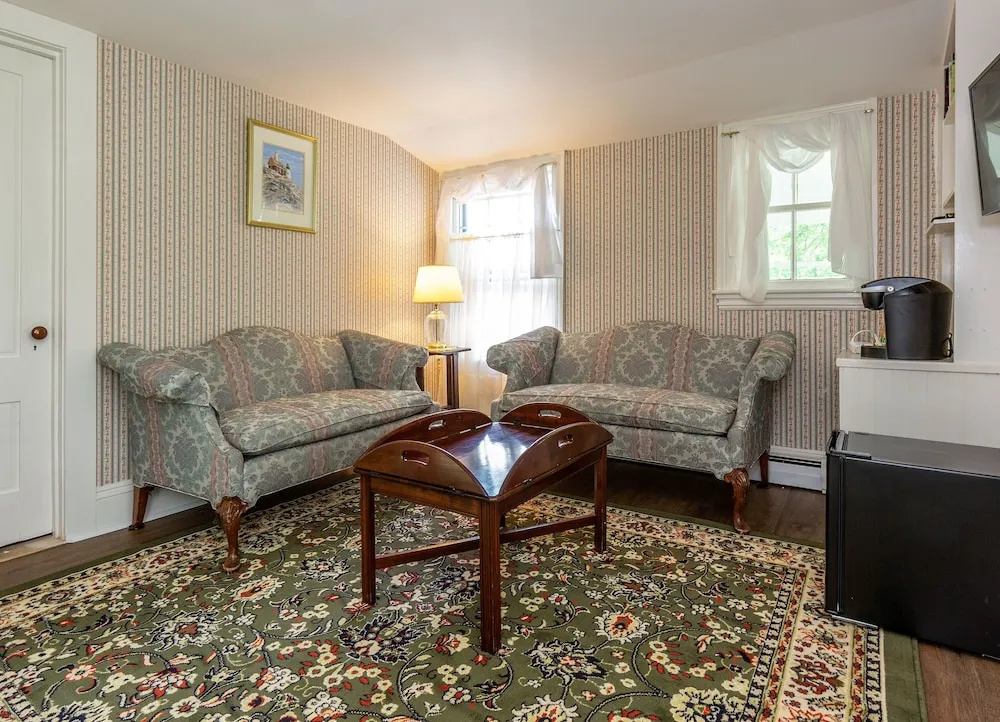photo 1 of The Elmhurst Inn