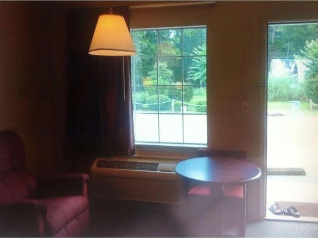 photo 1 of Gateway Inn
