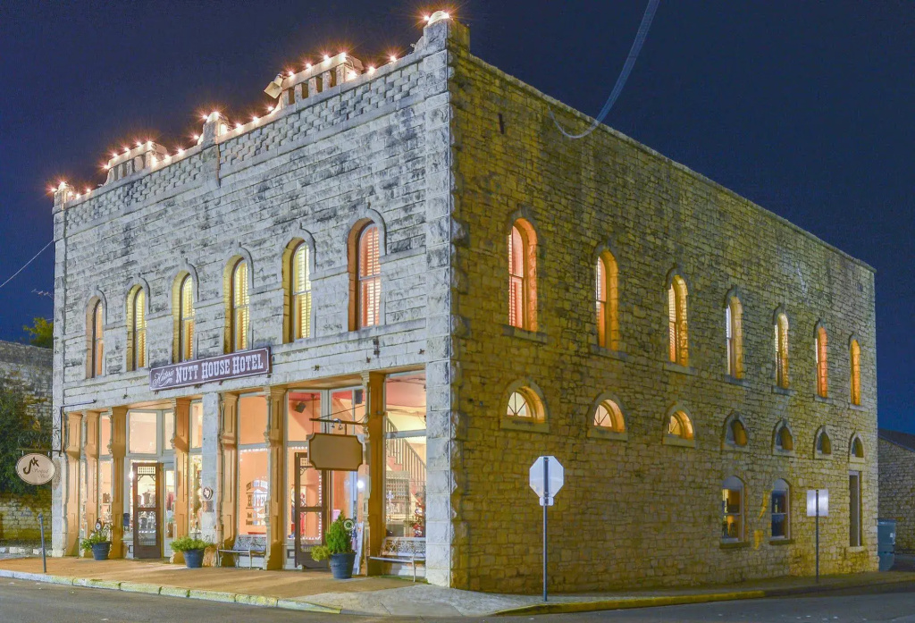 photo 1 of Nutt House Hotel