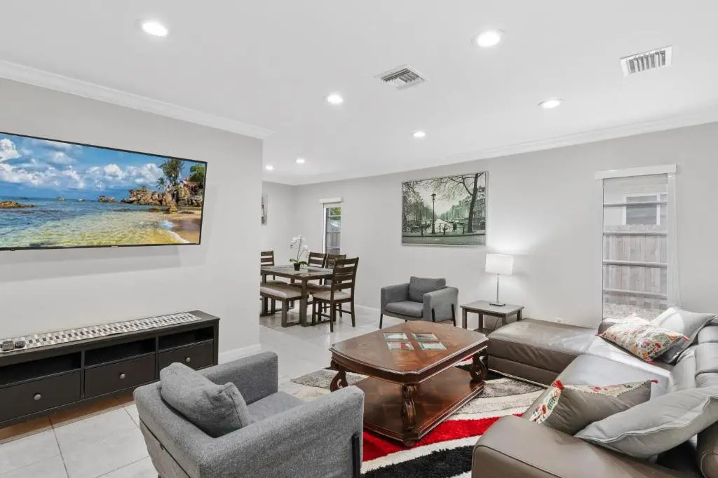 photo 1 of The Home in The Oaks - By Avi
