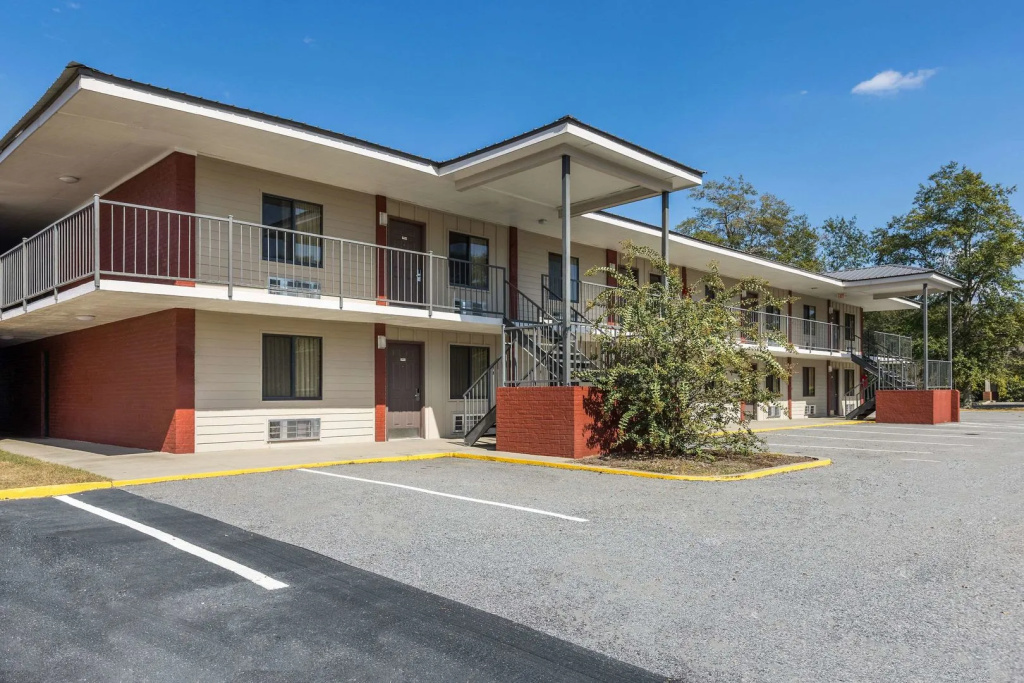 photo 1 of Econo Lodge