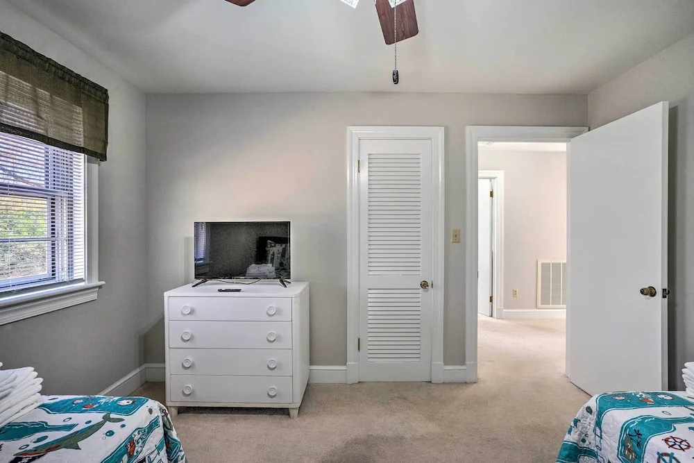 photo 1 of 'the Oyster Bed' Retreat w/ Pool & Game Room
