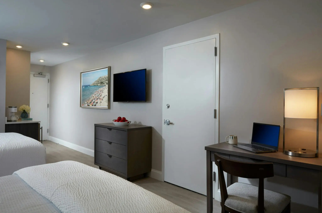 photo 1 of The Pointe Hotel