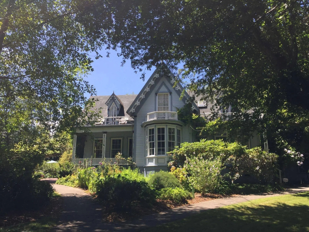 photo 1 of Shaw House Inn