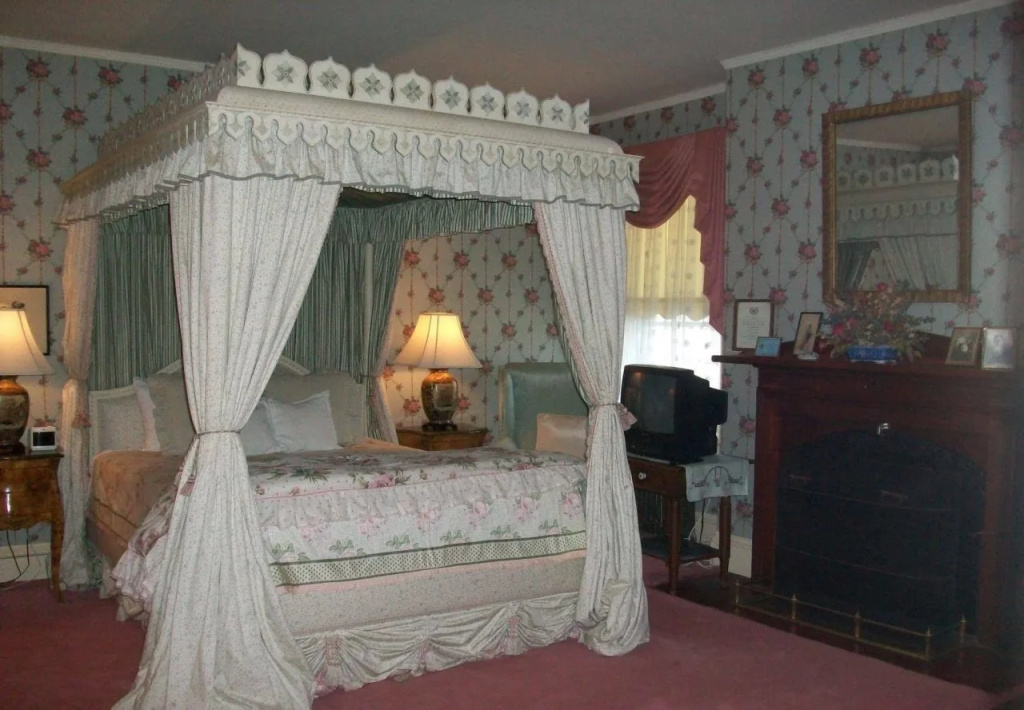 photo 1 of The Summer White House