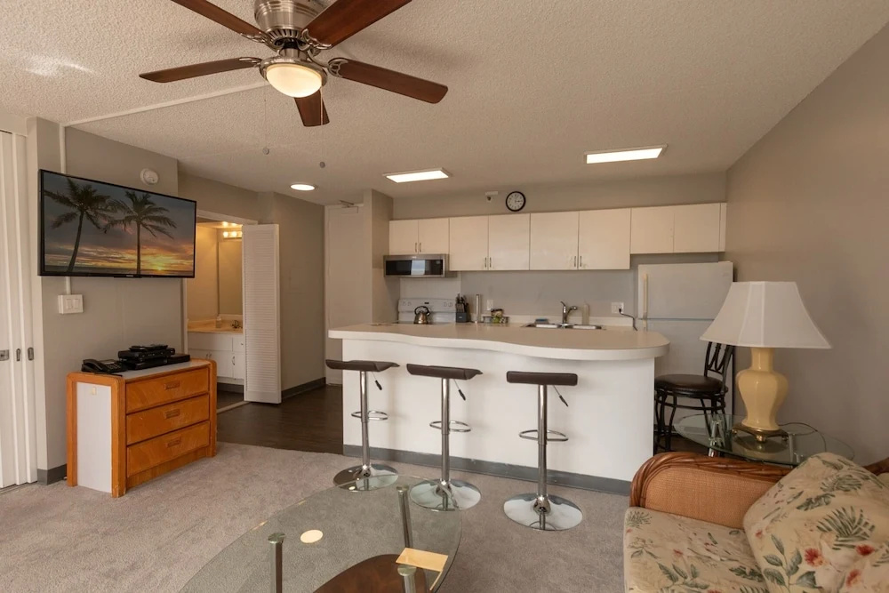 photo 1 of Tower 2 Suite 802 - Qqp 1 Bedroom Condo