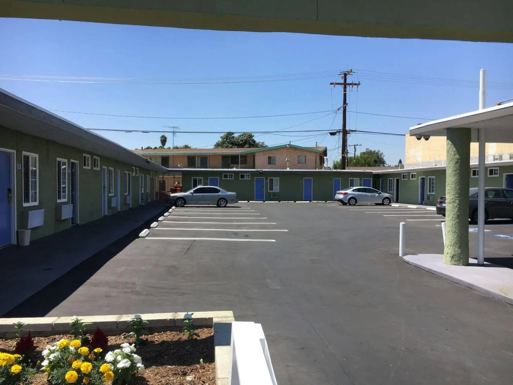 photo 1 of Town House Motel