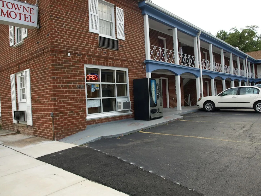 photo 1 of Towne Motel Alexandria