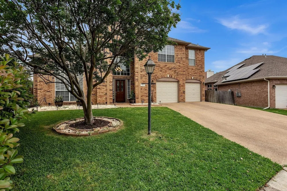 photo 1 of Tranquil Arlington Retreat With Private Pool 6 Bedroom Home