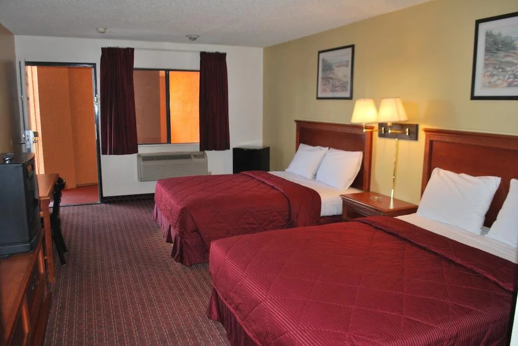 photo 1 of Travel Plaza Inn