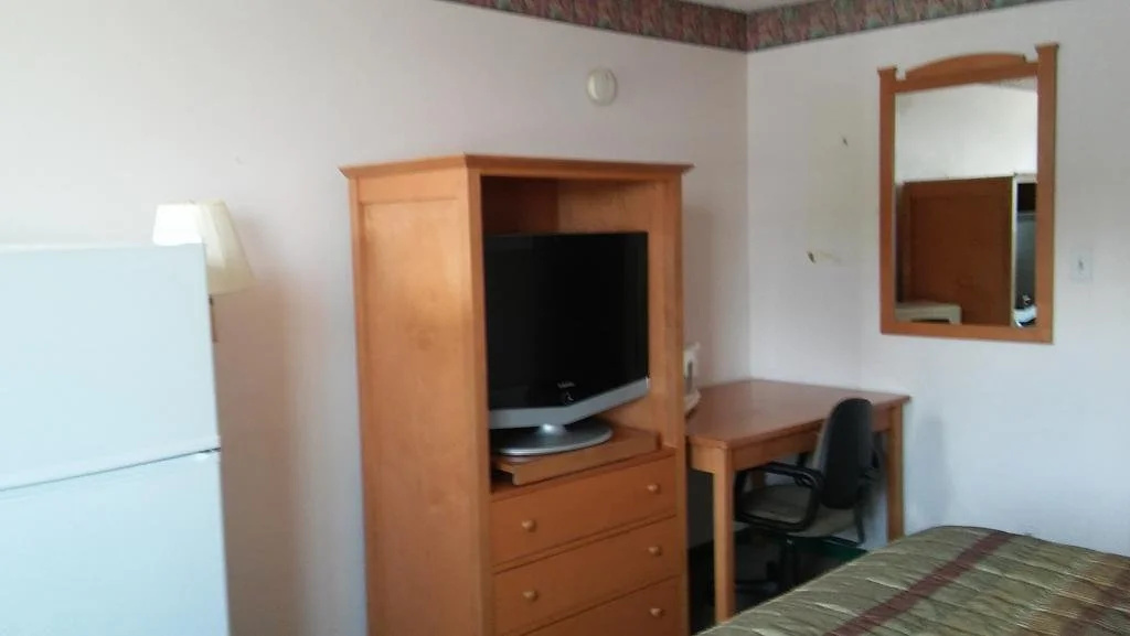 photo 1 of Budget Inn