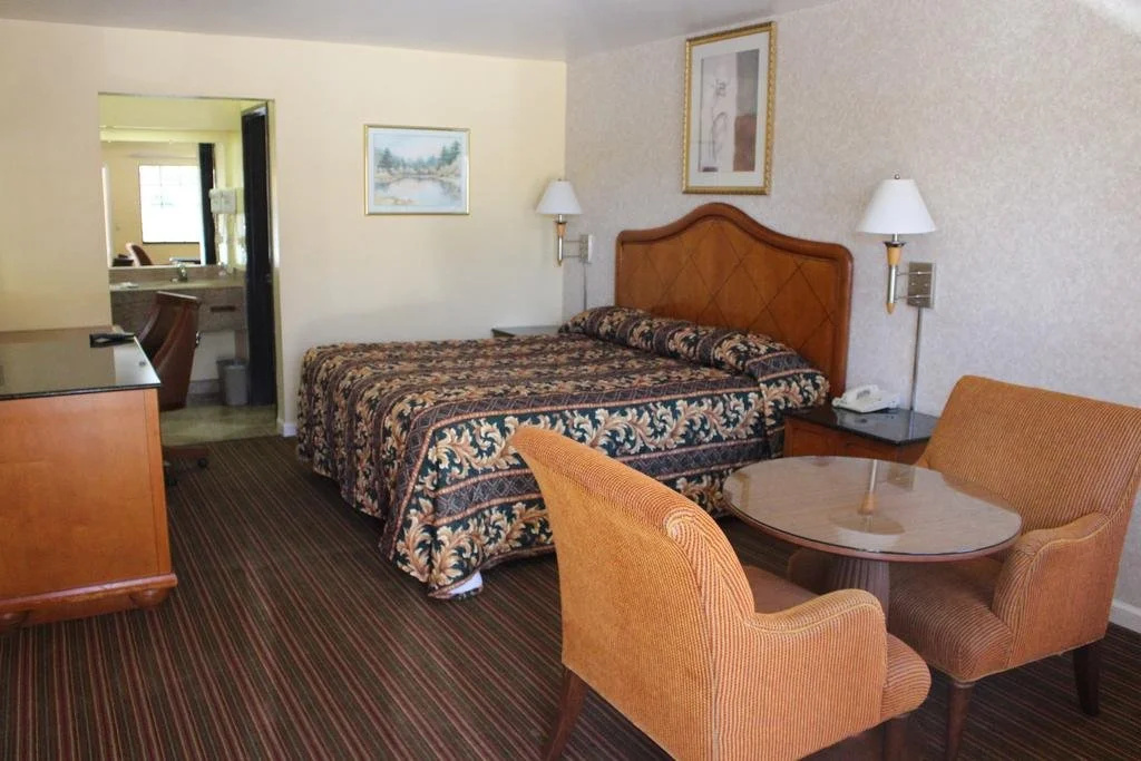 photo 1 of Travelers Inn
