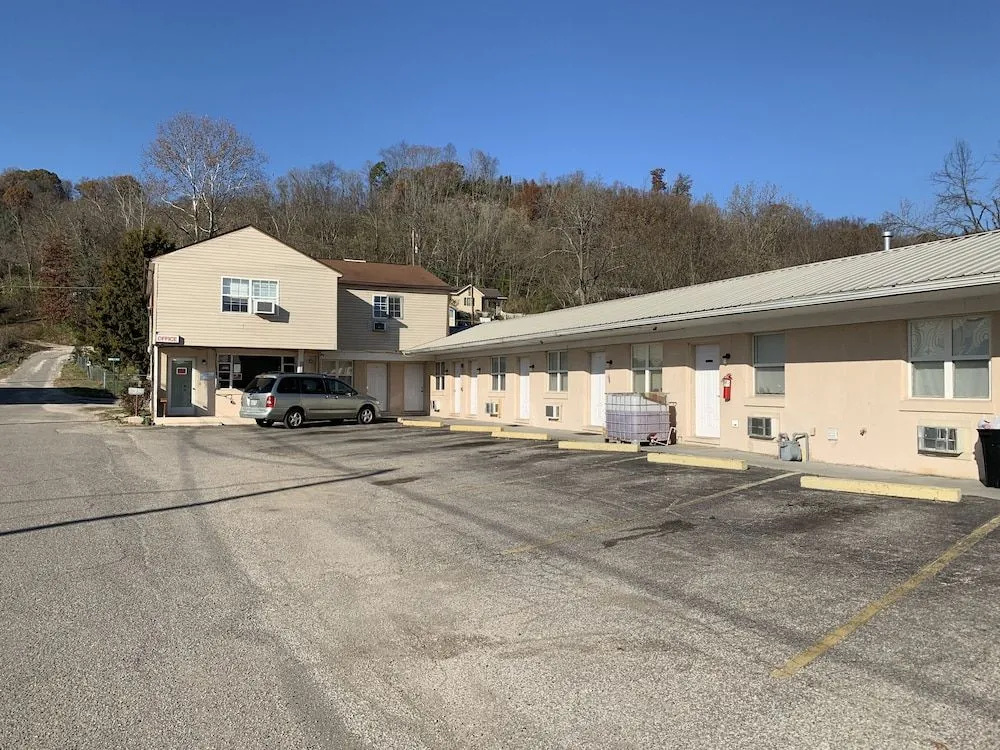 photo 1 of Travelers Motel