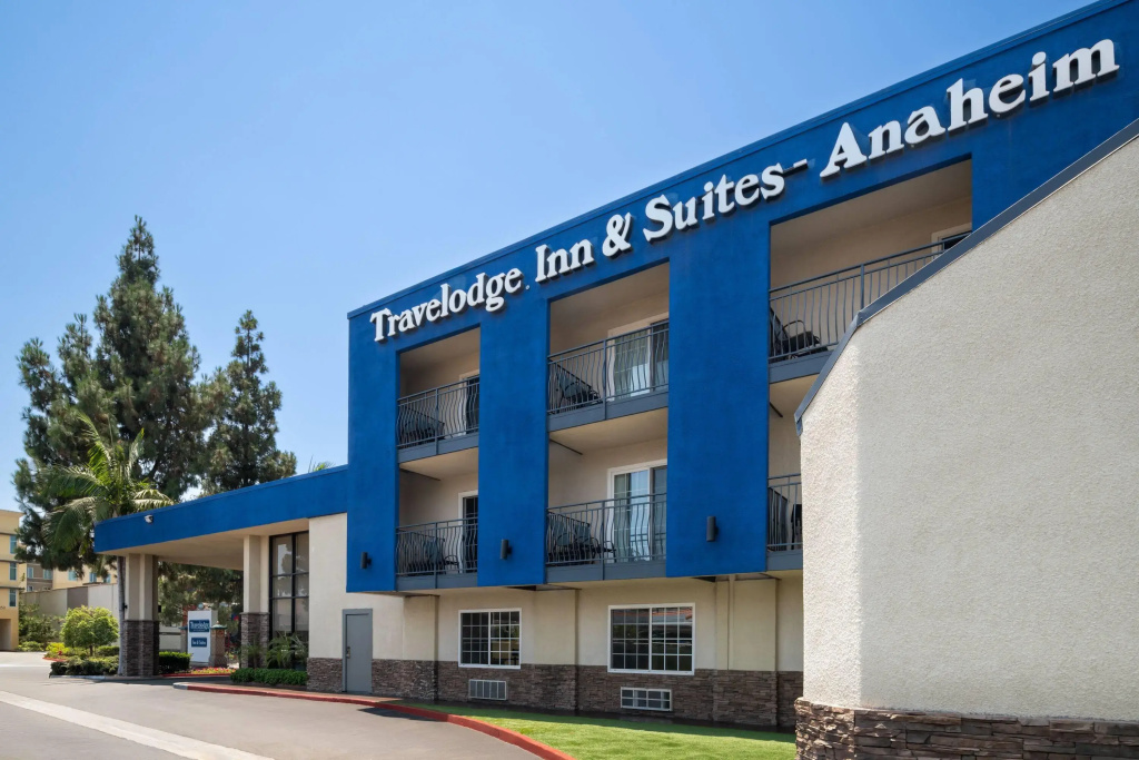 photo 1 of Travelodge Inn & Suites by Wyndham Anaheim on Disneyland Dr