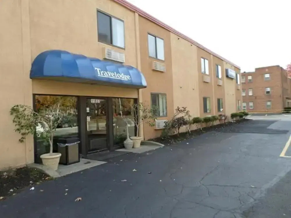 photo 1 of Travelodge by Wyndham Cleveland Lakewood